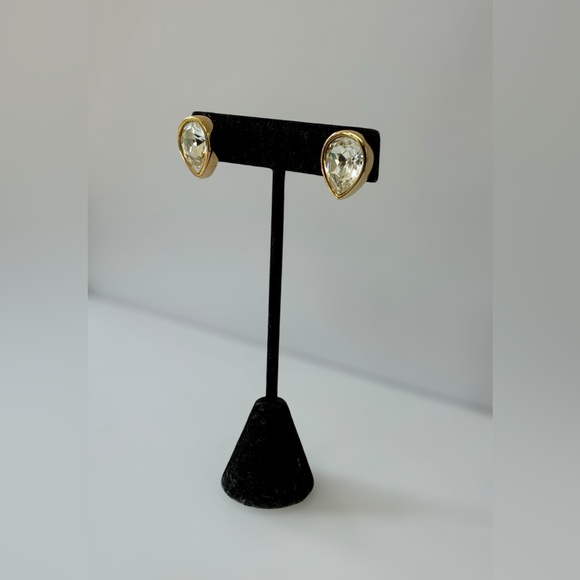 Vintage Swarovski Signed S.A.L Teardrop Crystal Gold-Tone Stud Earrings - Picture 5 of 10